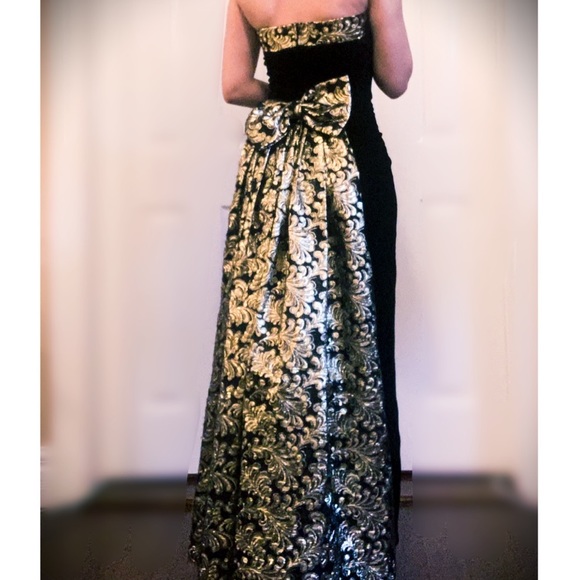 Vintage velvet black dress with gold detail - Picture 2 of 14